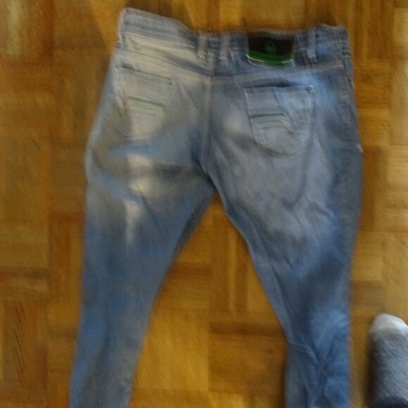 BENETTON CROPPED JEANS SIZE 34 - Picture 2 of 3